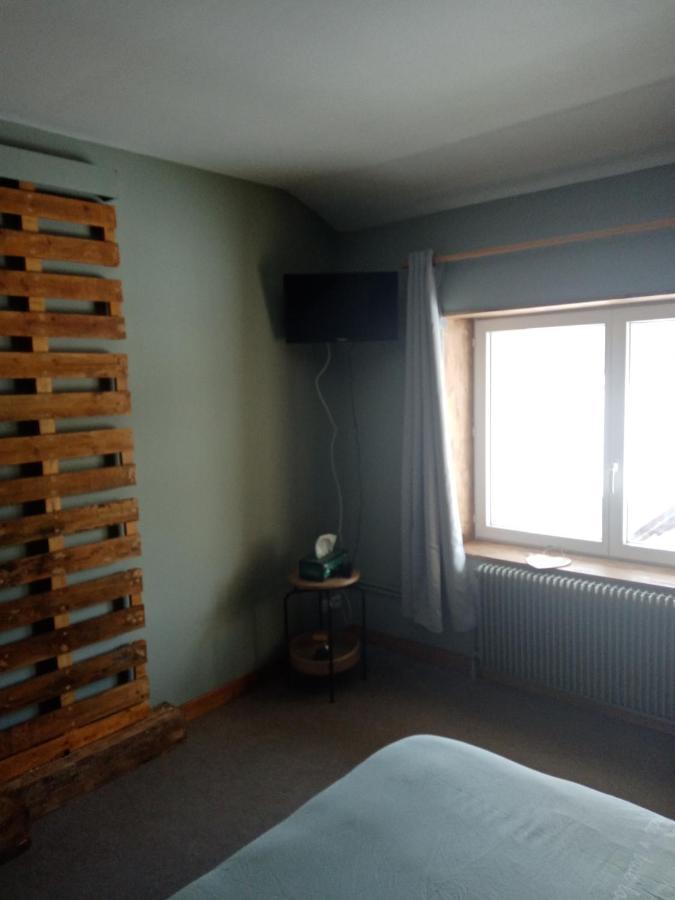 Bed and Breakfast Les P'Tites Pistes Chaux-des-Pres Екстер'єр фото