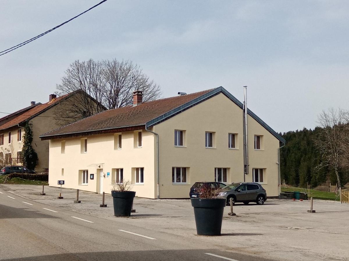 Bed and Breakfast Les P'Tites Pistes Chaux-des-Pres Екстер'єр фото